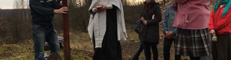 На уборке территории храма Преображения Господнв д.Спас-Митьково