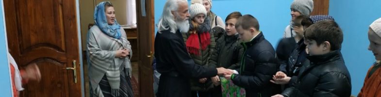 Учащиеся воскресной школы Вознесенского собора посетили храм св.блгв.кн.Александра Невского и музей воинской части 
