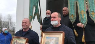В церкви в честь Живоначальной Троицы д. Санталово Ржевского района отслужили Божественную Литургию
