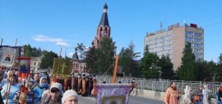 Учащиеся Воскресной школы при Вознесенском соборе приняли участие во встрече 22-го Волжского крестного хода
