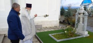 Помолиться об усопших