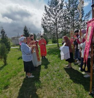 В деревенских церквях Ржевского МО совершили Божественные Литургии