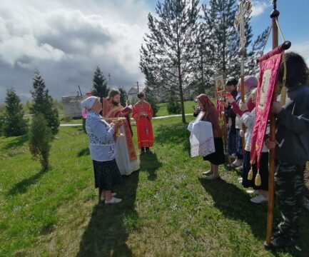 В деревенских церквях Ржевского МО совершили Божественные Литургии