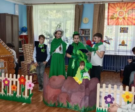 Учащиеся воскресной школы при Вознесенском соборе показали спектакль в детском Реабилитационном центре в д.Ильченко Ржевского МО