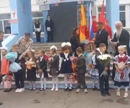 Священники Вознесенского собора г.Ржева приняли участие в торжественных школьных линейках