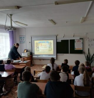 В школах пос. Есинка и д. Глебово состоялись беседы со школьниками на духовно-нравственные темы