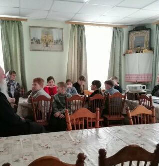 беседа учащихся с настоятелем храма прот. Константином